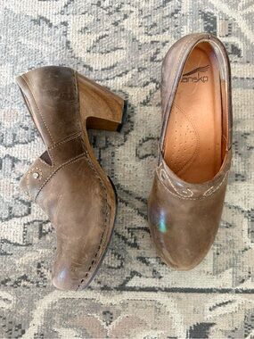DANSKO "Ryder" Brown Distressed Leather Women's Clog Sz 39